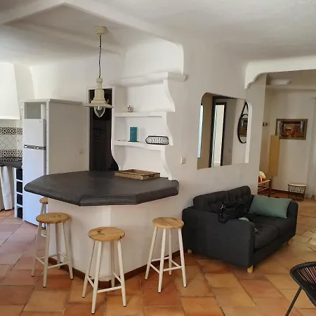 La Roquette, Maison Lumineuse Climatisee, Garage * Арль